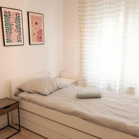 10 Pers - Lille - Parking & Terrasses Holiday home